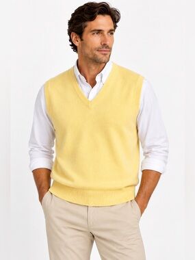 Vintage Neiman Marcus Men’s 100% Cashmere Sweater Vest Scotland 42 Yellow